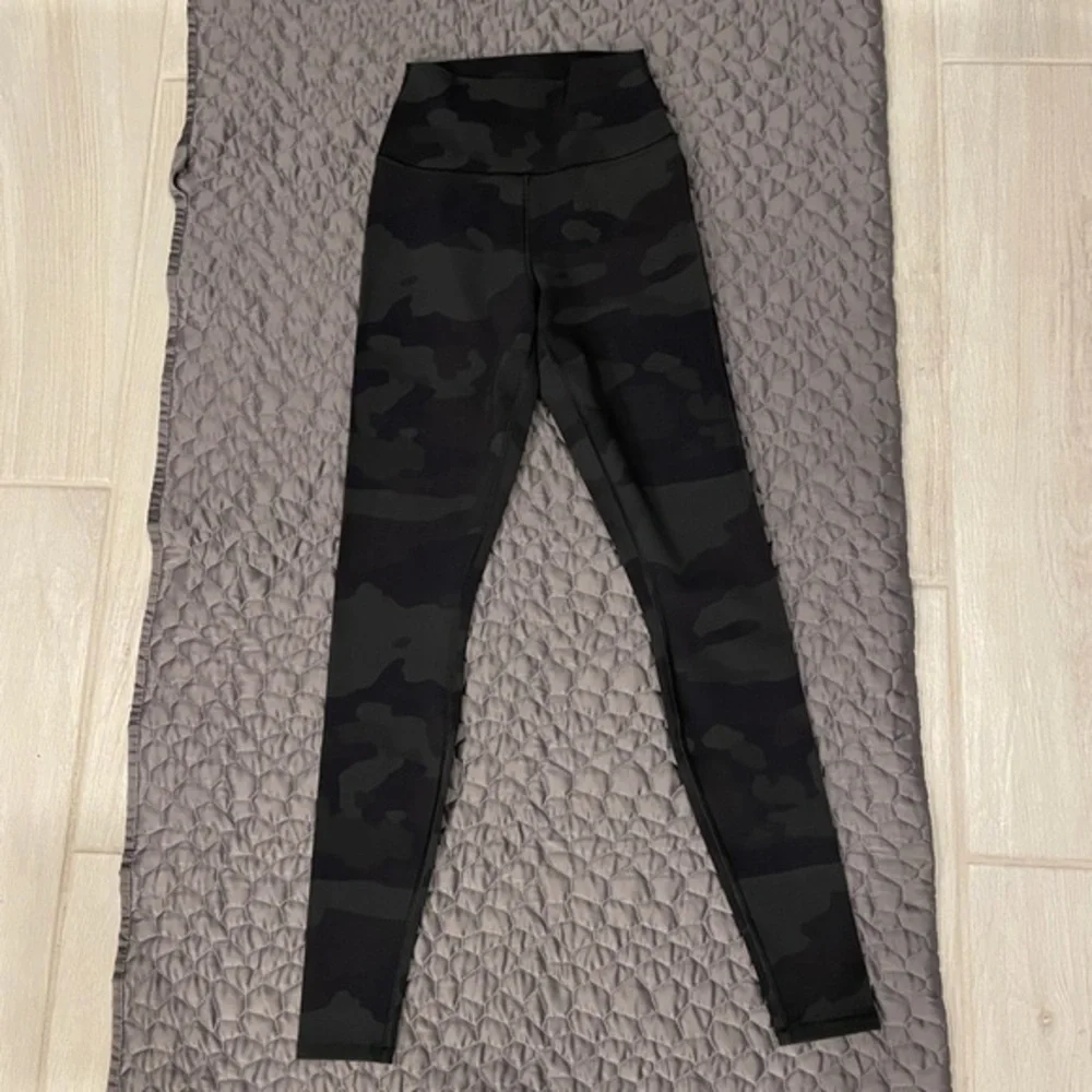 Alo High-Waist Camo Vapor Legging, Like New